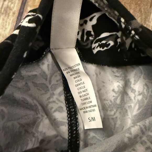 Kids Floral Black and White Leggings - Picture 3 of 3